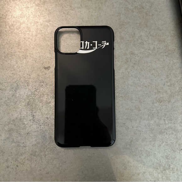 2 IPHONE 11 PRO MAX SNAP CASES - Picture 2 of 3